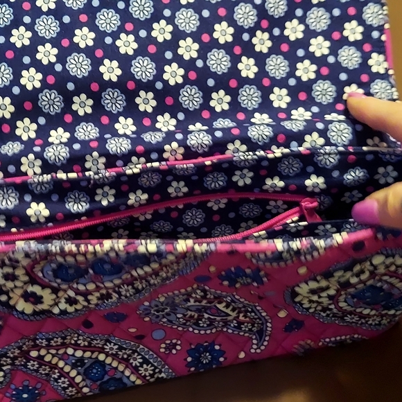 💐Vera Bradley Knot Just a Clutch - Picture 4 of 7